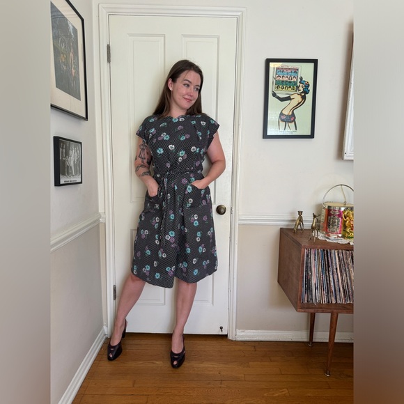 50s Vintage Black Cotton Housedress with Polkadots and flowers - Picture 2 of 7